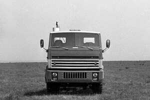 В 1980 году на Камском автомобильном заводе разработали экспериментальный тягач модели 6410.