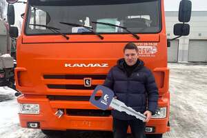 Поздравляем нашего клиента с приобретением бортового грузовика КАМАЗ 65115 с краном-манипулятором HORYONG HRS 206! Желаем, чтобы этот надежный помощник стал залогом успеха в его бизнесе.